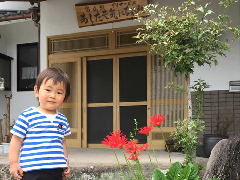 あした天気になあれ　玄関とお預かり中のお子様